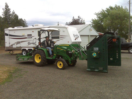 OMHProScreen PVG-12V soil screener and bucket tractor